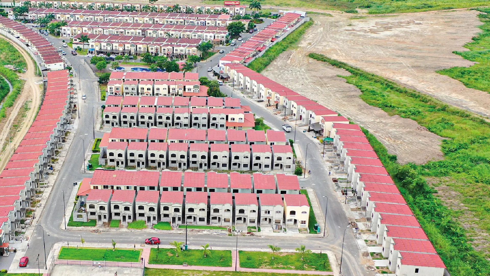 Vista aérea de la Urbanización Ciudad Palmera en Machala